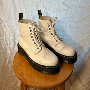 Dr.Marten  platform boot